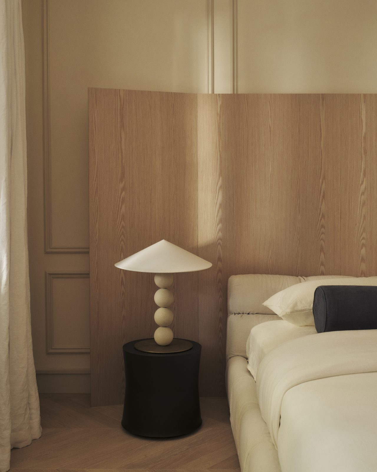 Oak wall panelling